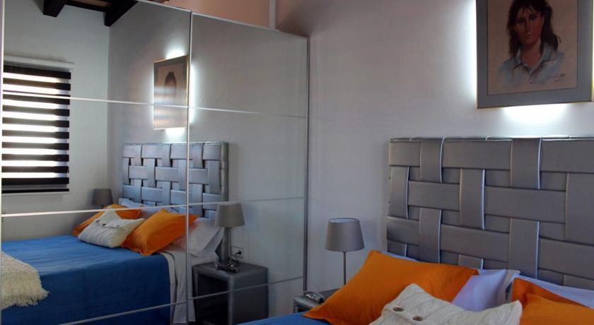 Apartaments Y Habitacions Entre Volcans Olot Phòng bức ảnh